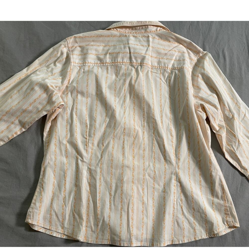 Vtg. 50s style cotton White and Orange Floral Button up - Picture 4 of 7